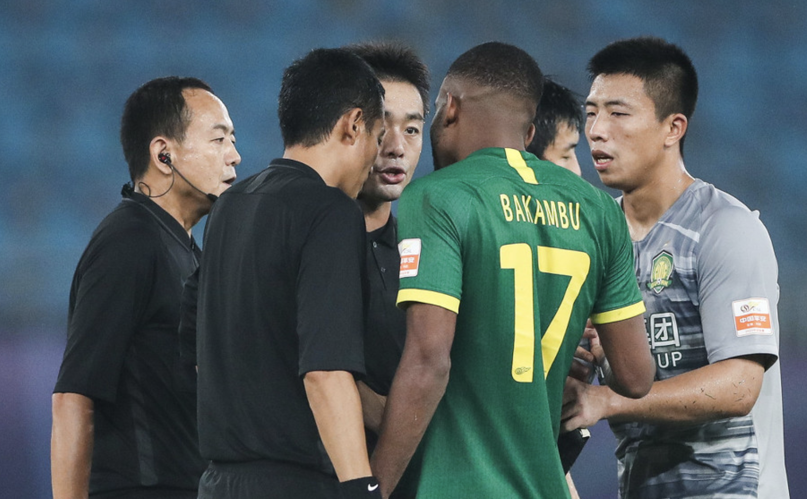 清晨体能课后，马赛绝杀压哨备战社区盾，球迷炸锅，更衣室氛围转暖的简单介绍